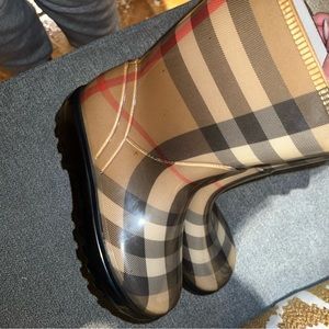Unisex Burberry  rain boots